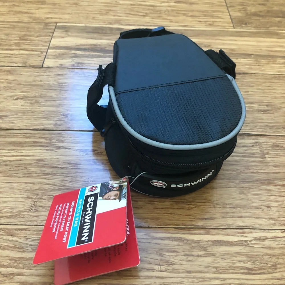 Schwinn ‘bicycle bag’ mounts to seat post